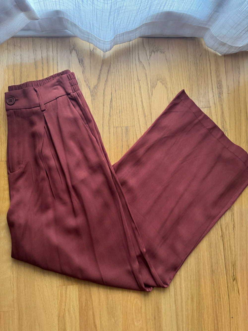 High-Waist Wide-Leg Pleated Dress Pants in Red/Brown